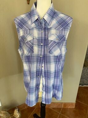 Sleeveless Plaid Button-Down Shirt in Lavender and White